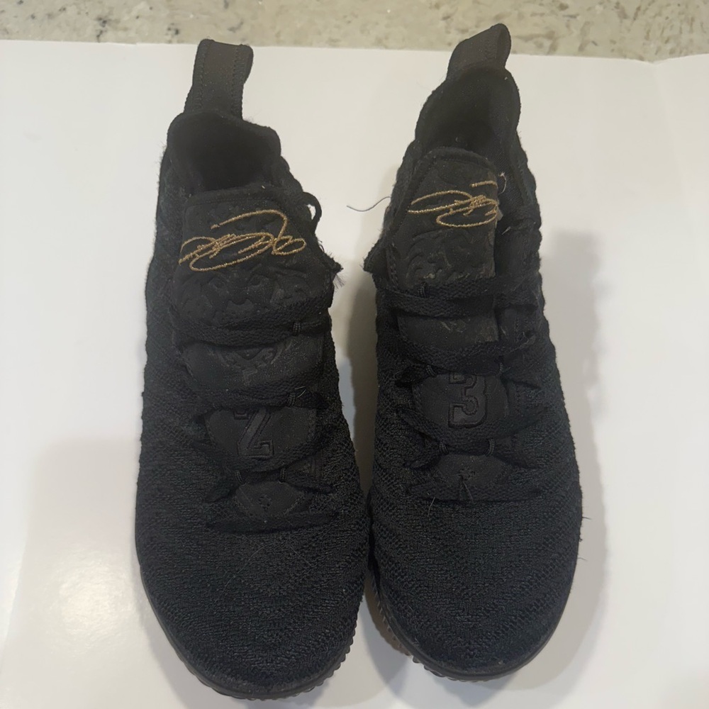 Nike LeBron XVI I Am King youth size 4